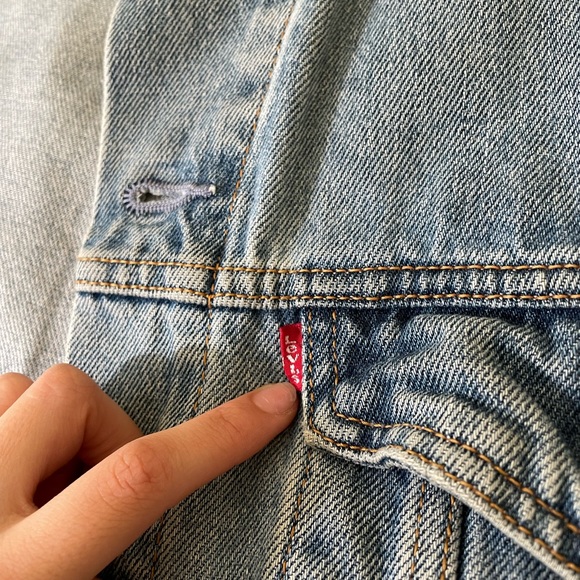 Denim Levi’s jacket - Picture 4 of 5